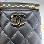 Chanel 24A Enamel CC Vanity Case 12cm Lambskin - Image 15