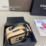 Chanel 19cm Makeup Box Bag - Image 28