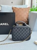 Chanel 19cm Makeup Box Bag - Image 17