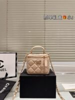 Chanel Lambskin Mini Vanity Case 10cm - Image 3