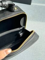 Chanel 19cm Makeup Box Bag - Image 22