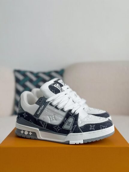 LOUIS VUITTON TRAINER SNEAKERS