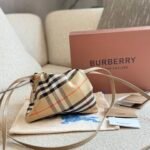 Burberry New Cloud Bag Lightweight Versatile Tote