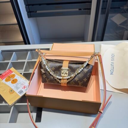 Louis Vuitton Pochette Mia