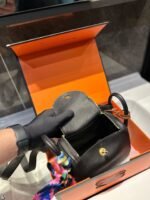 Hermes Lindy Pillow Bag 19cm Calfskin Leather - Image 9