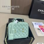 Chanel 19cm Makeup Box Bag - Image 2