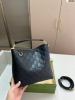 Gucci Emblem Bucket Tote Bag - Image 6