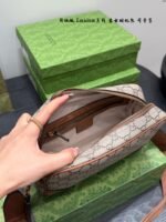 Gucci Emblem Men's Camera Crossbody Bag - Image 8