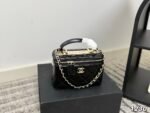 Chanel Large Quilted Cosmetic Bag 17cm - Image 4