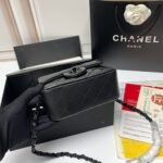 Chanel 1112 Lambskin Leather Handbag with Black Hardware - Image 5