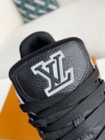 LOUIS VUITTON SNEAKERS - Image 10
