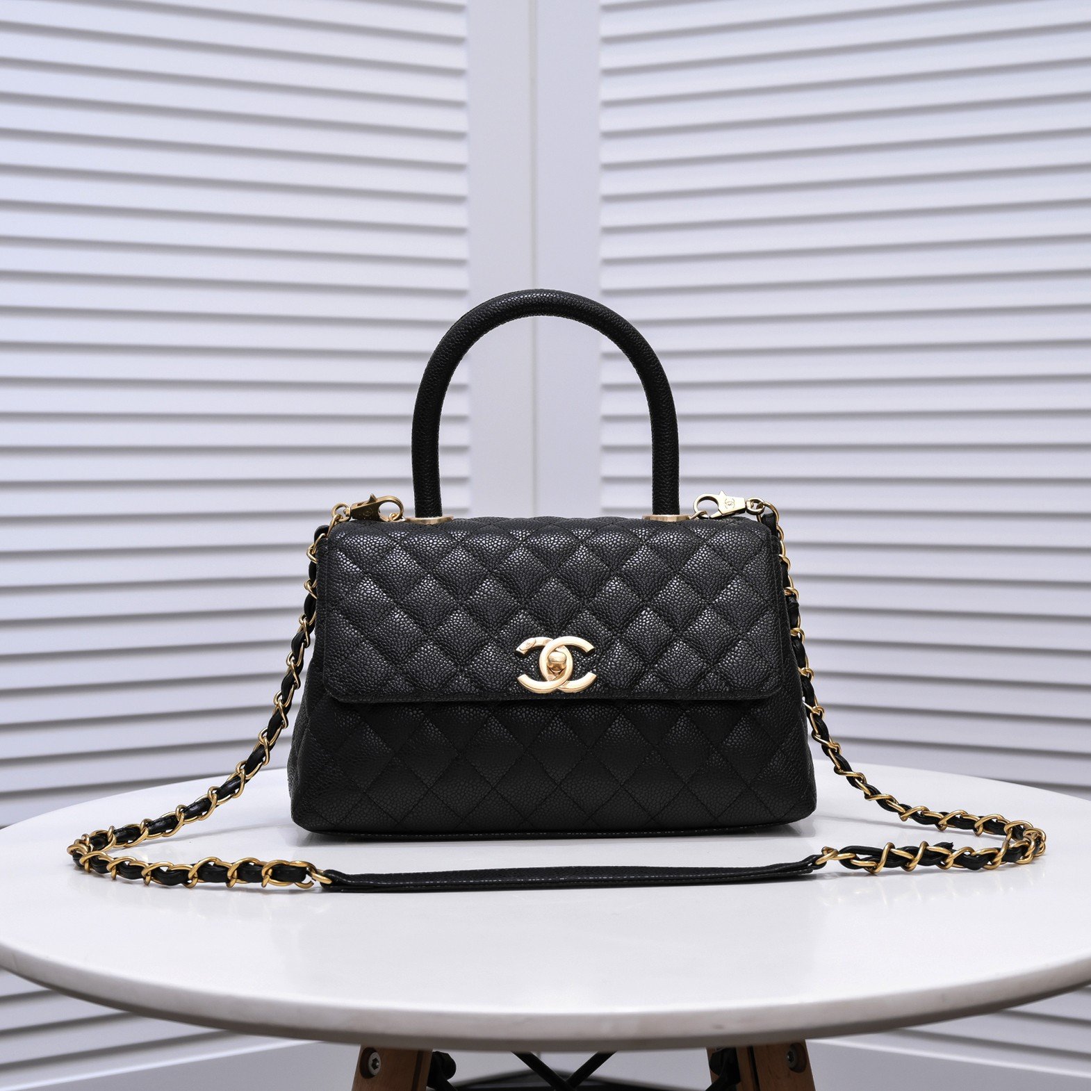 72B850B3-0BF2-033F-8458-8AC46C2D6E35 Chanel Stripe Gold Buckle Medium Shoulder Bag Handbag - Image 1