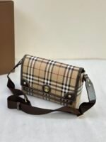 Burberry Flip Magnetic Buckle Bag - Image 9
