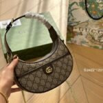 Gucci Chain Crescent Bag Underarm Bag