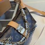 Louis Vuitton Pochette Mia - Image 4