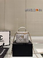 Chanel Lambskin Mini Vanity Case 10cm - Image 6