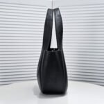 Saint Laurent LE 5 À 7 bea in grained leather Tote Bag - Image 6