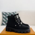 LOUIS VUITTON Round toe lace-up boots