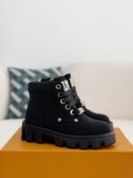 LOUIS VUITTON Round toe lace-up boots