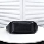 Saint Laurent LE 5 À 7 bea in grained leather Tote Bag - Image 8