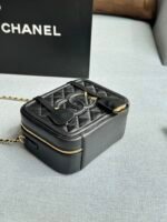 Chanel 19cm Makeup Box Bag - Image 18