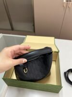 Gucci Emblem Bucket Tote Bag - Image 5