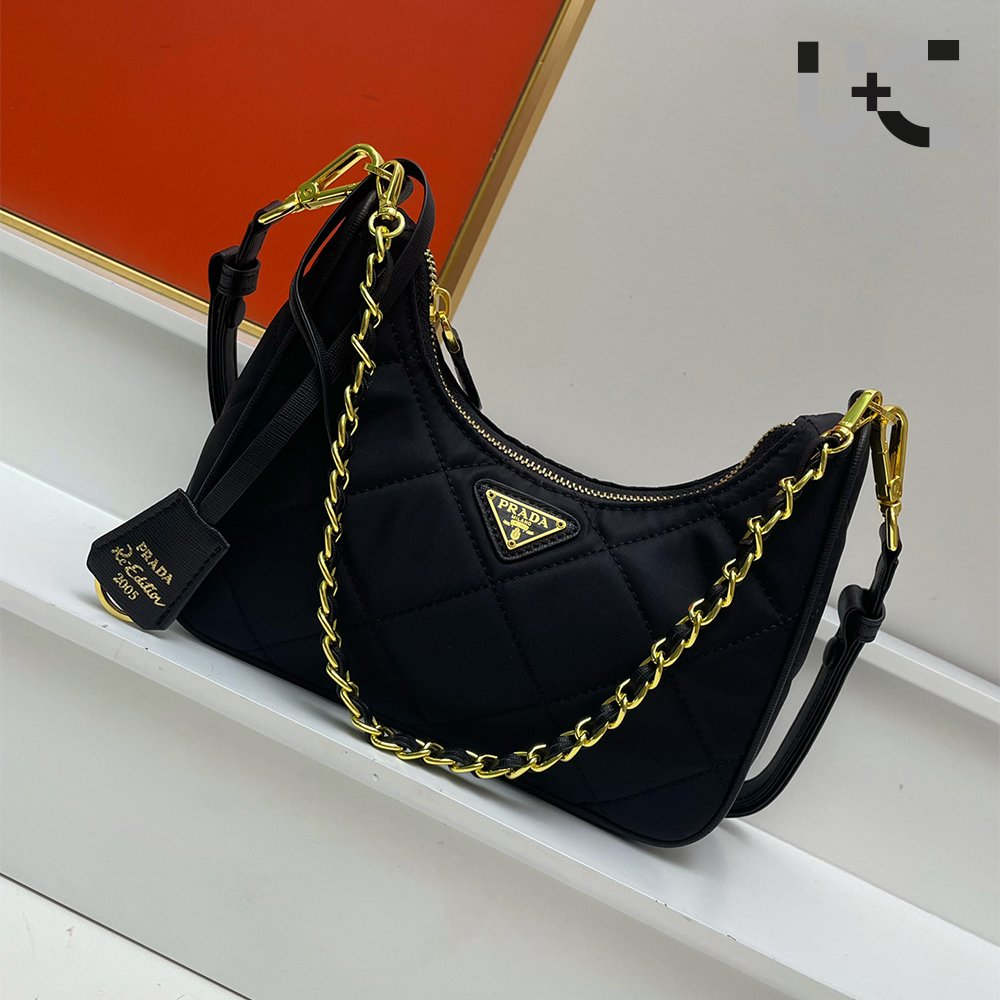 F587D919-DF07-A6F4-13DB-0946BF5E3441 Prada Re-Edition 1995 Chaîne Re-Nylon bag - Image 1