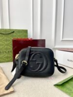 GUCCI Crossbody Camera Bag - Image 2