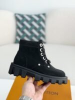 LOUIS VUITTON Round toe lace-up boots - Image 6