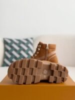 LOUIS VUITTON Round toe lace-up boots - Image 5