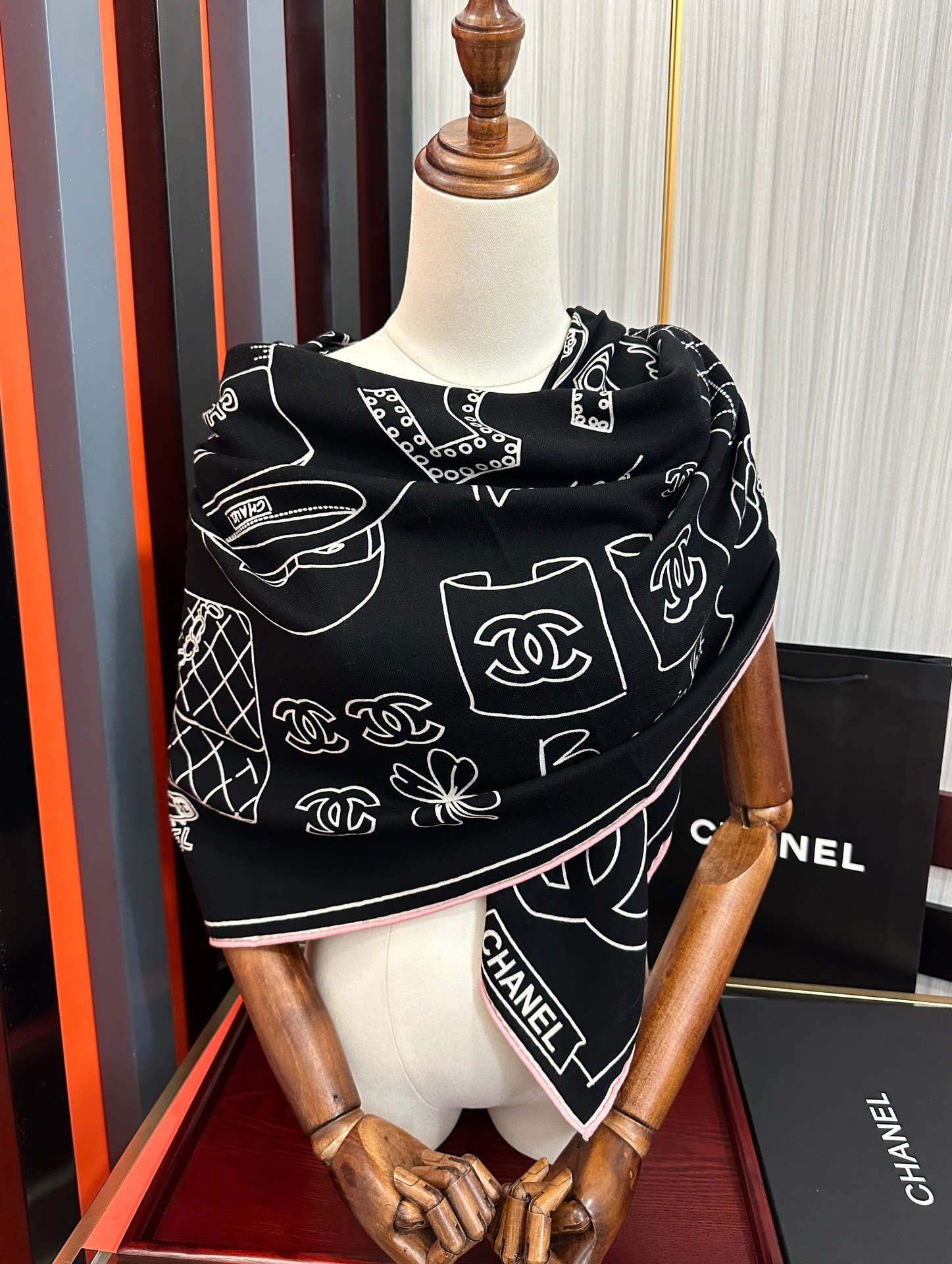 a585493e97faf4e22b860dd46d0193d9 CHANEL 2025 140cm Silk-Cashmere Print Twilly Scarf - Image 1