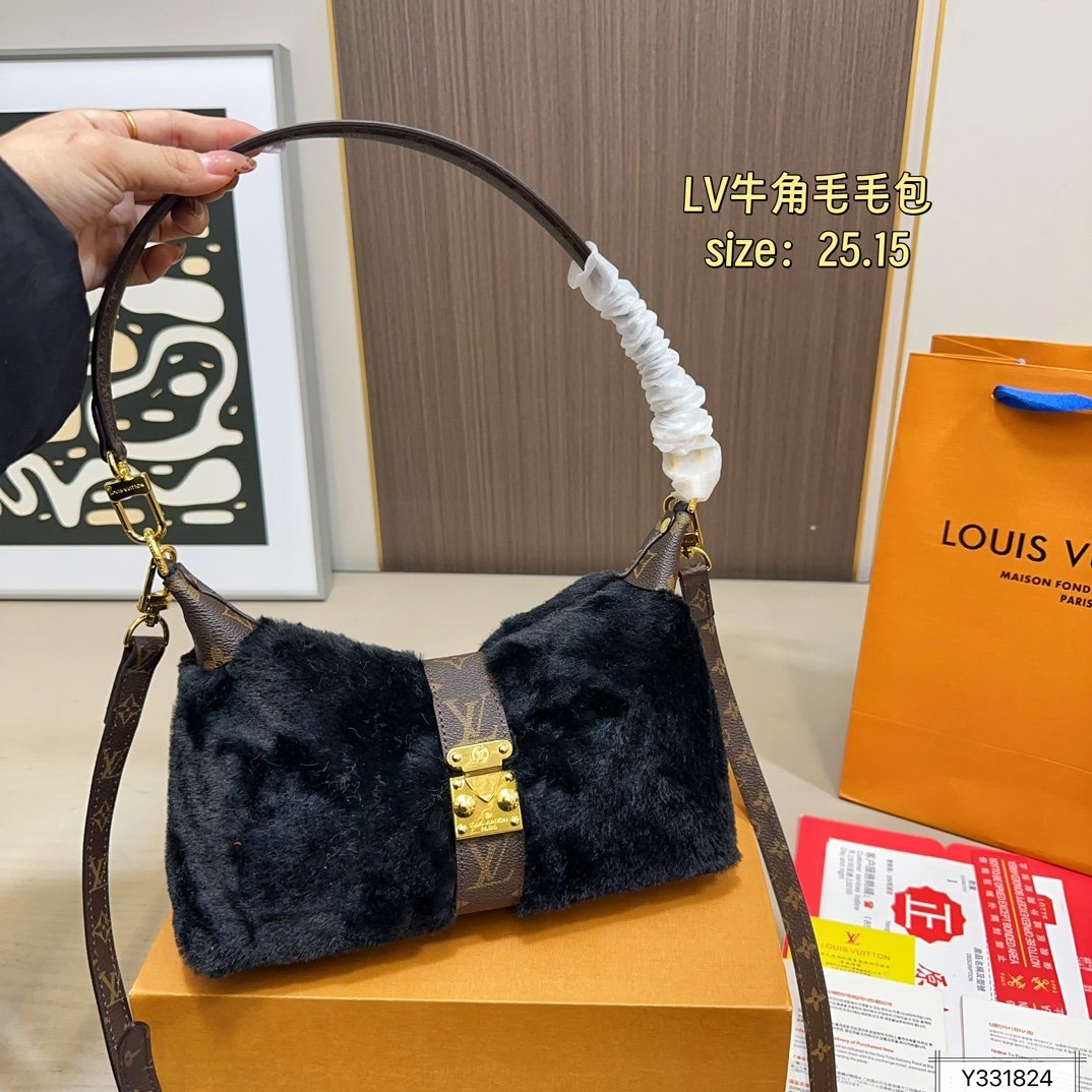 c024b1edd07417273233577a814c5eb1 LV Fuzzy Horn Underarm | 25×15cm AW New Cute Baguette Style - Image 1