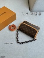 LV Monogram Chain Messenger - Image 3