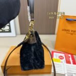LV Fuzzy Horn Underarm | 25×15cm AW New Cute Baguette Style - Image 4