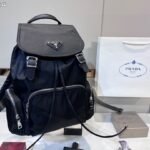 | Logo Hardware & Built - in Compartments