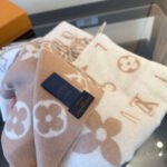 Louis Vuitton Reykjavik 2.0 Cashmere Monogram Scarf - Image 4